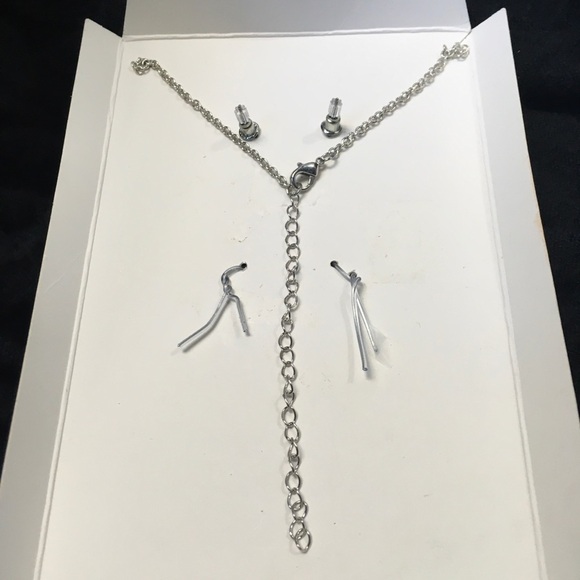 Genuine Crystal Necklace 18 in and Post Earrings Matching Set - Picture 6 of 6